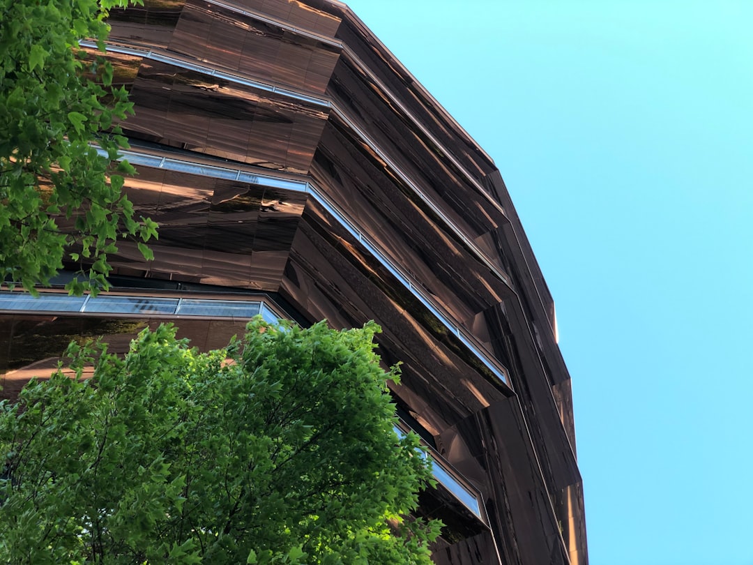 Nachhaltige Architektur und Design: Die R&uuml;ckkehr zur Natur und Physis