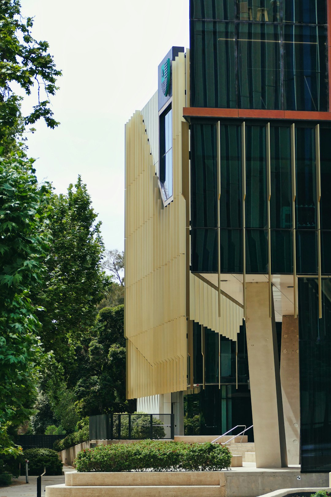 Innovatives Ingenieurzentrum an der Macquarie University kurz vor der Fertigstellung