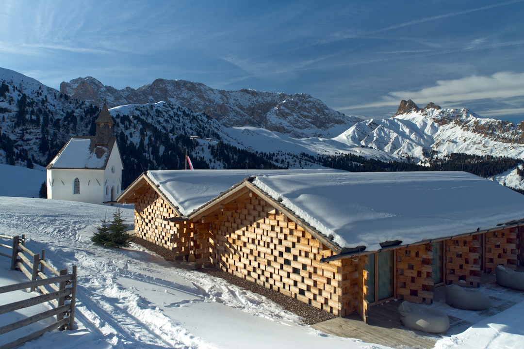 Ein architektonisches Wunderwerk im Herzen der italienischen Alpen: Die Erweiterung des Hotel Bella Vista